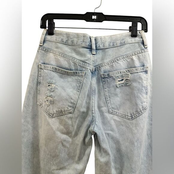 We the Free high Rise relaxed fit Distressed Jeans, Raw Hem, light wash size 25 - Picture 6 of 7